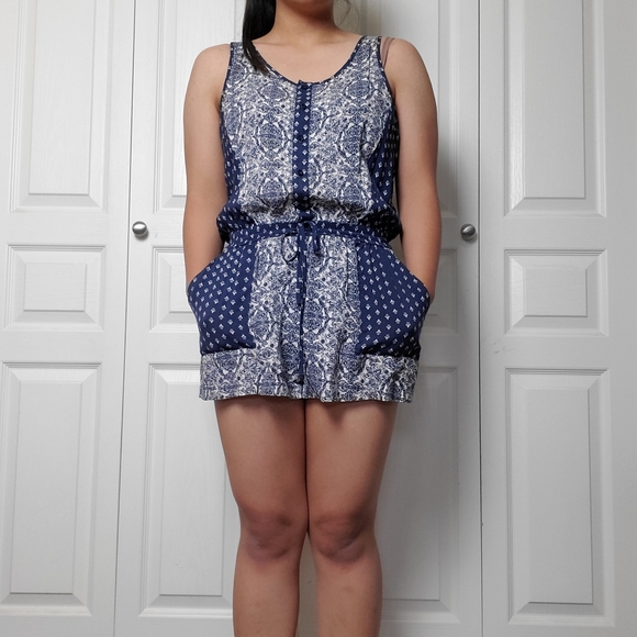 Blue patterned sleeveless romper - Picture 2 of 6